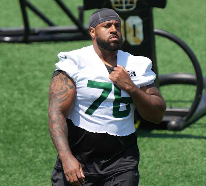 LT Duane Brown at Jets' OTAs